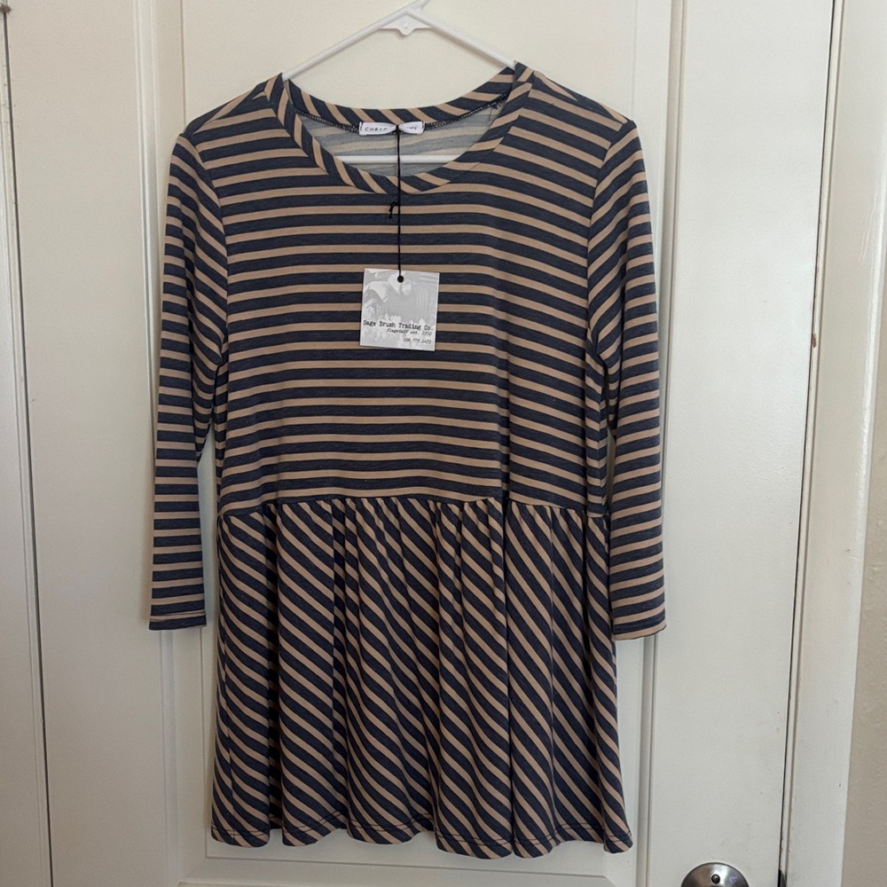 Women’s Chris and Carol Striped Navy and Tan Long-Sleeve tunic top small. NWT